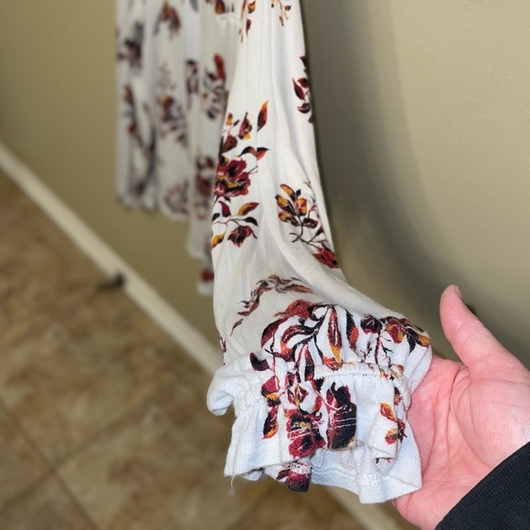 Floral Long Sleeve Top - Picture 5 of 5